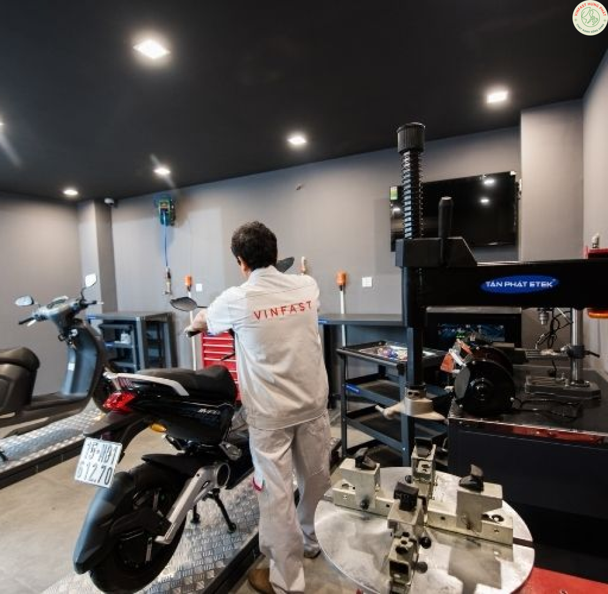 THAY NHỚT XE ĐIỆN VINFAST