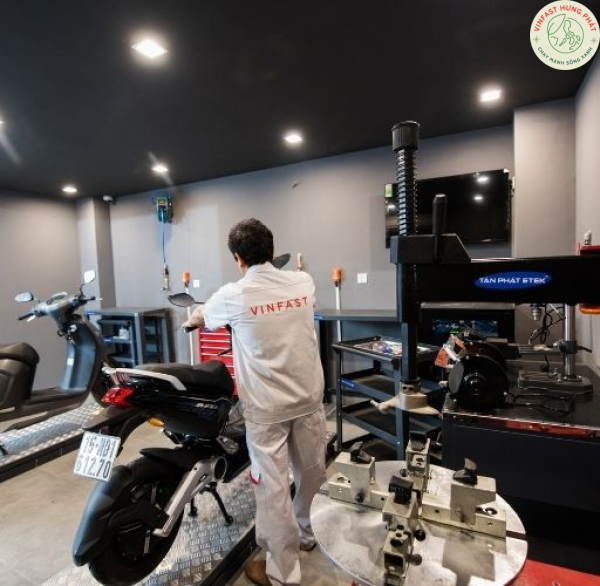 THAY NHỚT XE ĐIỆN VINFAST